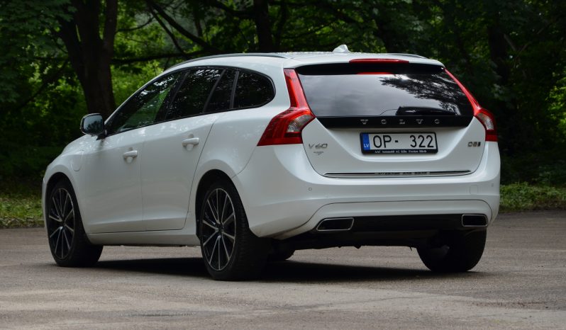 Tikko ievests 2016. Gada modelis. Volvo. V60 Plug-In Hybrid Summum. 2.4D5 Dīzelis+ Elektrība. 4×4 Awd Pilnpiedziņa. full