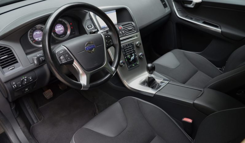 Tikko ievests. Volvo Xc60 2.0 D3 (120kw-163z/s) Dīzelis Fwd. Ar mehānisko ātrumkārbu. full