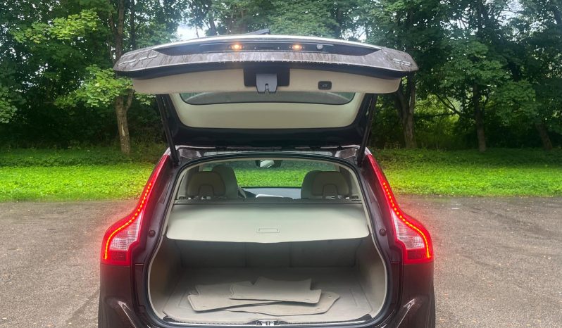  Drīzumā-Volvo XC 60 Summum 2.4 D4 (140kw-190z/s) Dīzelis Awd (4×4) Pilnpiedziņa ar automātisko ātrumkārbu. full