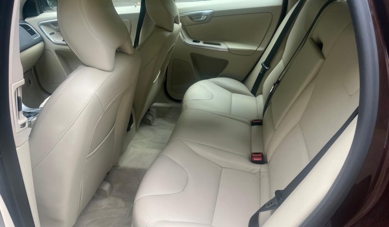  Drīzumā-Volvo XC 60 Summum 2.4 D4 (140kw-190z/s) Dīzelis Awd (4×4) Pilnpiedziņa ar automātisko ātrumkārbu. full