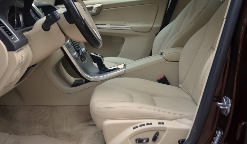 Tikko ievests. Volvo XC 60 Summum 2.4 D4 (140kw-190z/s) Dīzelis Awd (4×4) Pilnpiedziņa ar automātisko ātrumkārbu. full