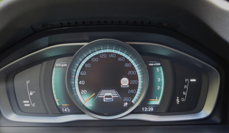 Tikko ievests-Volvo XC70  2.4 Dīzelis Awd (4×4) Pilnpiedziņa ar automātisko ātrumkārbu. full