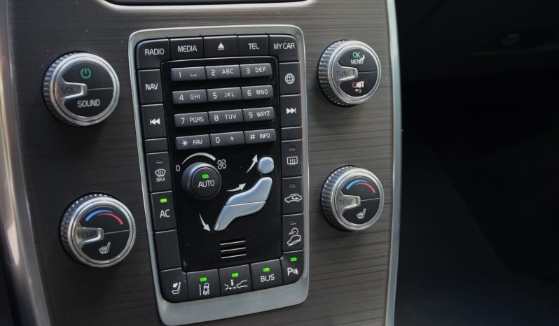 Tikko ievests-Volvo XC70  2.4 Dīzelis Awd (4×4) Pilnpiedziņa ar automātisko ātrumkārbu. full