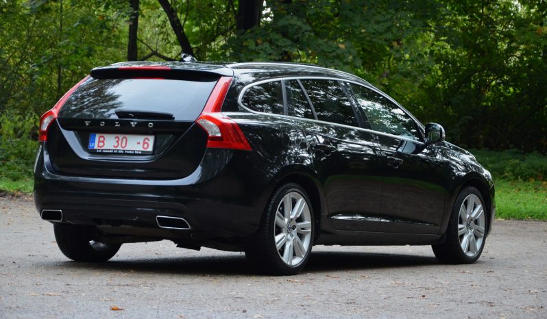Tikko ievests. 2014. gada modelis. Volvo. V60 Plug-In Hybrid Summum. 2.4D6 (158kw -215z/s diesel + 50Kw-68z/s Electro= 283z/s) Awd pilnpiedziņa . full