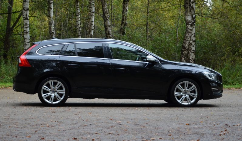 Tikko ievests. 2014. gada modelis. Volvo. V60 Plug-In Hybrid Summum. 2.4D6 (158kw -215z/s diesel + 50Kw-68z/s Electro= 283z/s) Awd pilnpiedziņa . full