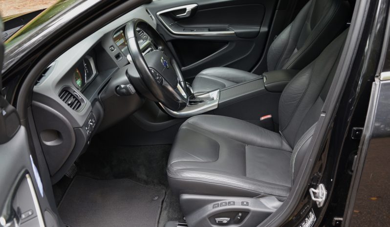 Tikko ievests. 2014. gada modelis. Volvo. V60 Plug-In Hybrid Summum. 2.4D6 (158kw -215z/s diesel + 50Kw-68z/s Electro= 283z/s) Awd pilnpiedziņa . full