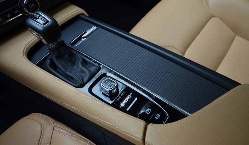 Tikko ievests. Volvo V90 Cross Country 4×4 Awd 2.0 D4 (140kw-190z/s) Dīzelis. ar Automātisko ātrumkārbu. full