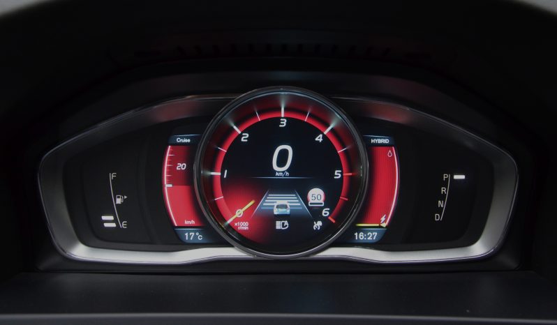 Tikko ievests. 2014. gada modelis. Volvo. V60 Plug-In Hybrid Summum. 2.4D6 (158kw -215z/s diesel + 50Kw-68z/s Electro= 283z/s) Awd pilnpiedziņa . full
