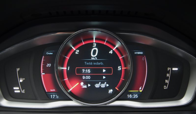 Tikko ievests. 2014. gada modelis. Volvo. V60 Plug-In Hybrid Summum. 2.4D6 (158kw -215z/s diesel + 50Kw-68z/s Electro= 283z/s) Awd pilnpiedziņa . full