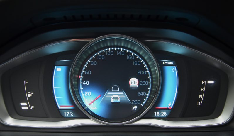 Tikko ievests. 2014. gada modelis. Volvo. V60 Plug-In Hybrid Summum. 2.4D6 (158kw -215z/s diesel + 50Kw-68z/s Electro= 283z/s) Awd pilnpiedziņa . full