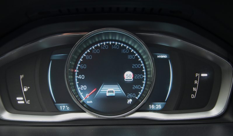 Tikko ievests. 2014. gada modelis. Volvo. V60 Plug-In Hybrid Summum. 2.4D6 (158kw -215z/s diesel + 50Kw-68z/s Electro= 283z/s) Awd pilnpiedziņa . full