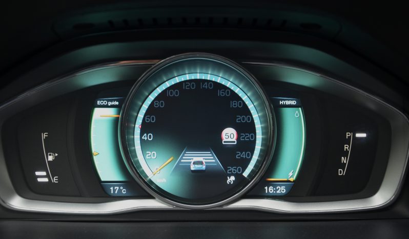 Tikko ievests. 2014. gada modelis. Volvo. V60 Plug-In Hybrid Summum. 2.4D6 (158kw -215z/s diesel + 50Kw-68z/s Electro= 283z/s) Awd pilnpiedziņa . full