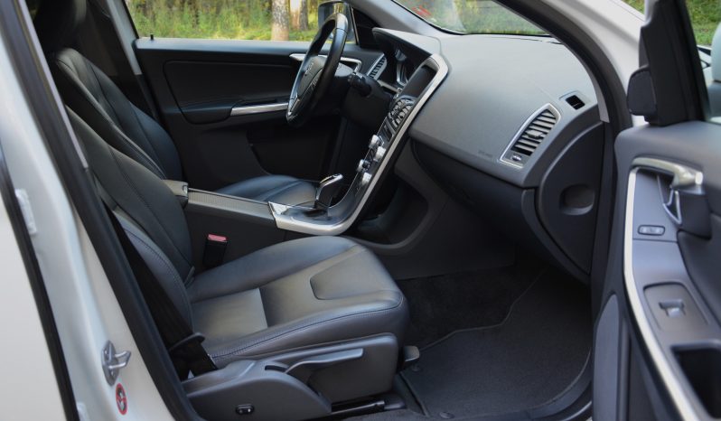 Tikko ievests. 2017 gada Modelis. Volvo XC 60 Summum 2.4 D4 (140kw-190z/s) Dīzelis Awd (4×4) Pilnpiedziņa ar automātisko ātrumkārbu. full