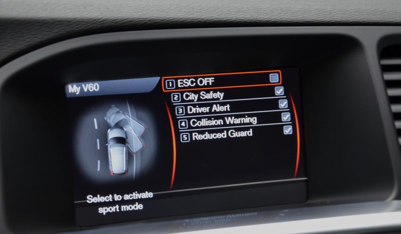 Tikko ievests. 2014. gada modelis. Volvo. V60 Plug-In Hybrid Summum. 2.4D6 (158kw -215z/s diesel + 50Kw-68z/s Electro= 283z/s) Awd pilnpiedziņa . full