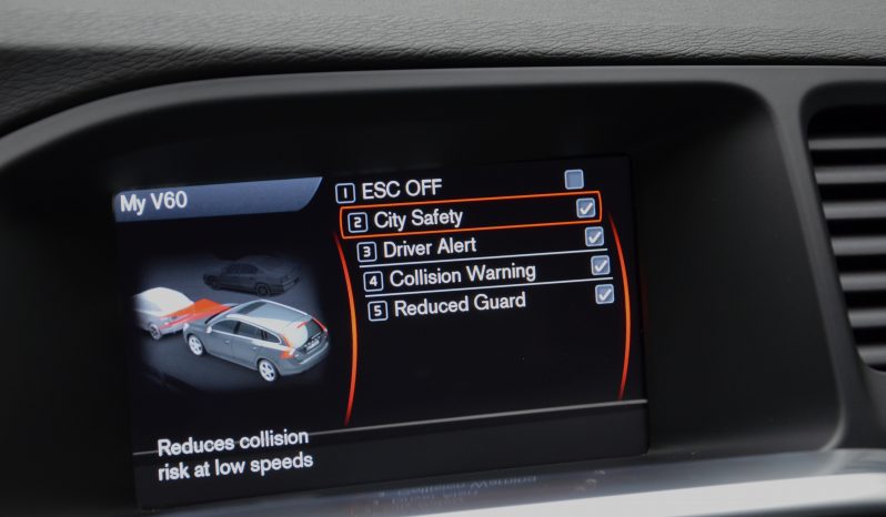 Tikko ievests. 2014. gada modelis. Volvo. V60 Plug-In Hybrid Summum. 2.4D6 (158kw -215z/s diesel + 50Kw-68z/s Electro= 283z/s) Awd pilnpiedziņa . full