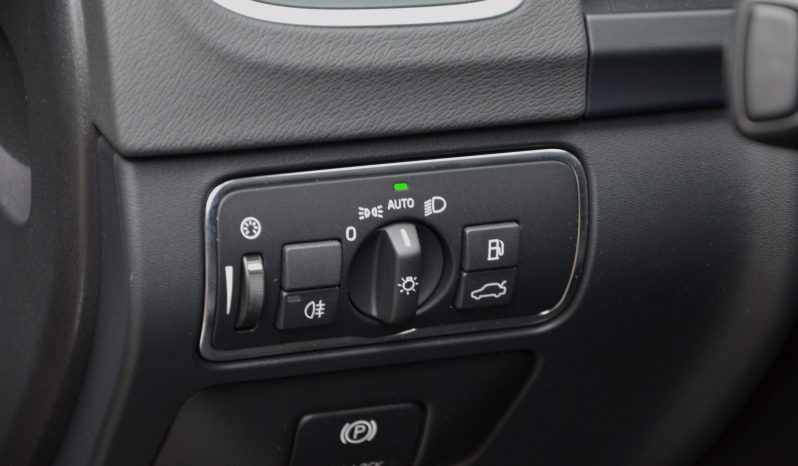 Tikko ievests. 2014. gada modelis. Volvo. V60 Plug-In Hybrid Summum. 2.4D6 (158kw -215z/s diesel + 50Kw-68z/s Electro= 283z/s) Awd pilnpiedziņa . full