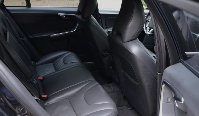 Tikko ievests. 2014. gada modelis. Volvo. V60 Plug-In Hybrid Summum. 2.4D6 (158kw -215z/s diesel + 50Kw-68z/s Electro= 283z/s) Awd pilnpiedziņa . full