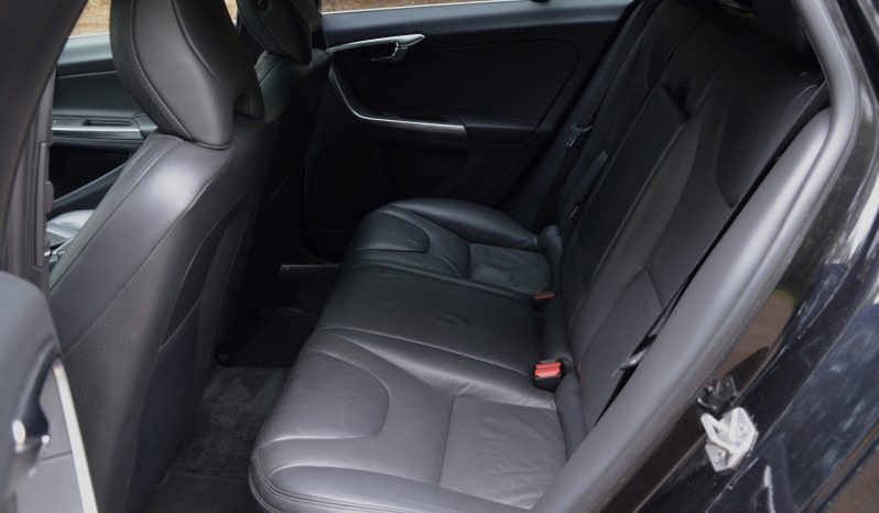 Tikko ievests. 2014. gada modelis. Volvo. V60 Plug-In Hybrid Summum. 2.4D6 (158kw -215z/s diesel + 50Kw-68z/s Electro= 283z/s) Awd pilnpiedziņa . full