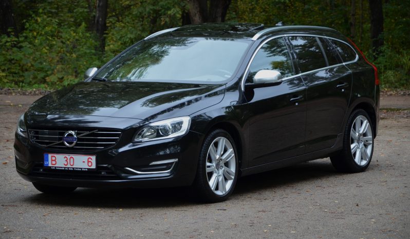 Tikko ievests. 2014. gada modelis. Volvo. V60 Plug-In Hybrid Summum. 2.4D6 (158kw -215z/s diesel + 50Kw-68z/s Electro= 283z/s) Awd pilnpiedziņa . full