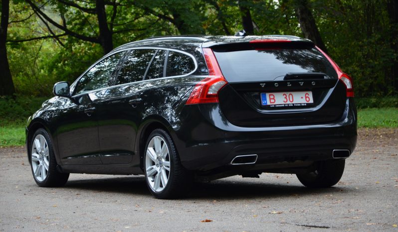 Tikko ievests. 2014. gada modelis. Volvo. V60 Plug-In Hybrid Summum. 2.4D6 (158kw -215z/s diesel + 50Kw-68z/s Electro= 283z/s) Awd pilnpiedziņa . full