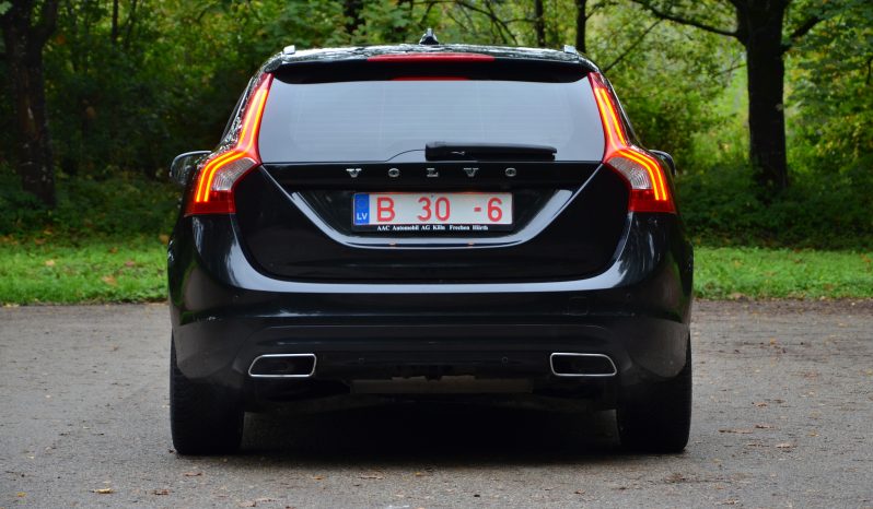 Tikko ievests. 2014. gada modelis. Volvo. V60 Plug-In Hybrid Summum. 2.4D6 (158kw -215z/s diesel + 50Kw-68z/s Electro= 283z/s) Awd pilnpiedziņa . full